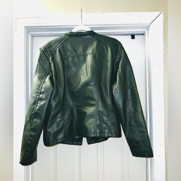 Green Moto faux leather jacket size XXL with  stitched and patterned shoulders - Picture 3 of 4